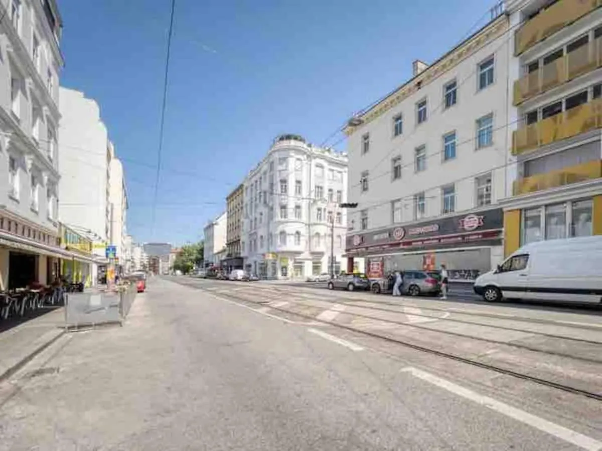 Central Apartment With Balcony Next Augarten Park Vienna Austria
